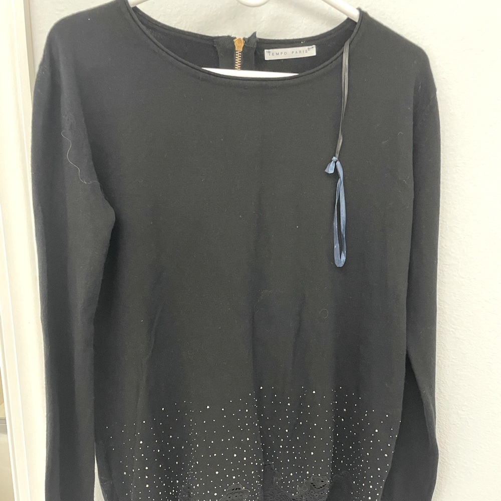 Temp Paris NWOT sweater. Size L. Soft like cashmere. Viscose, modal, poly,